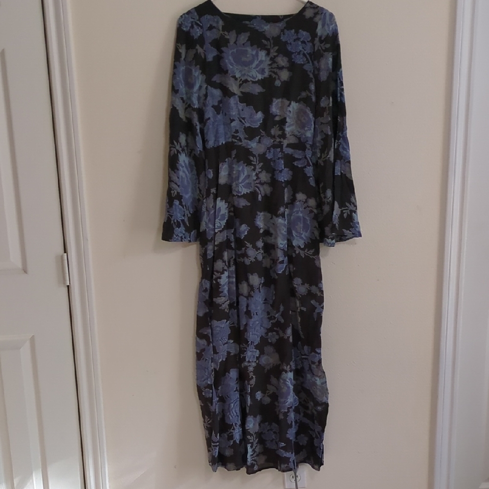 NWT Free People Elegant Floral Long Sleeve Dress With Detailed Back.